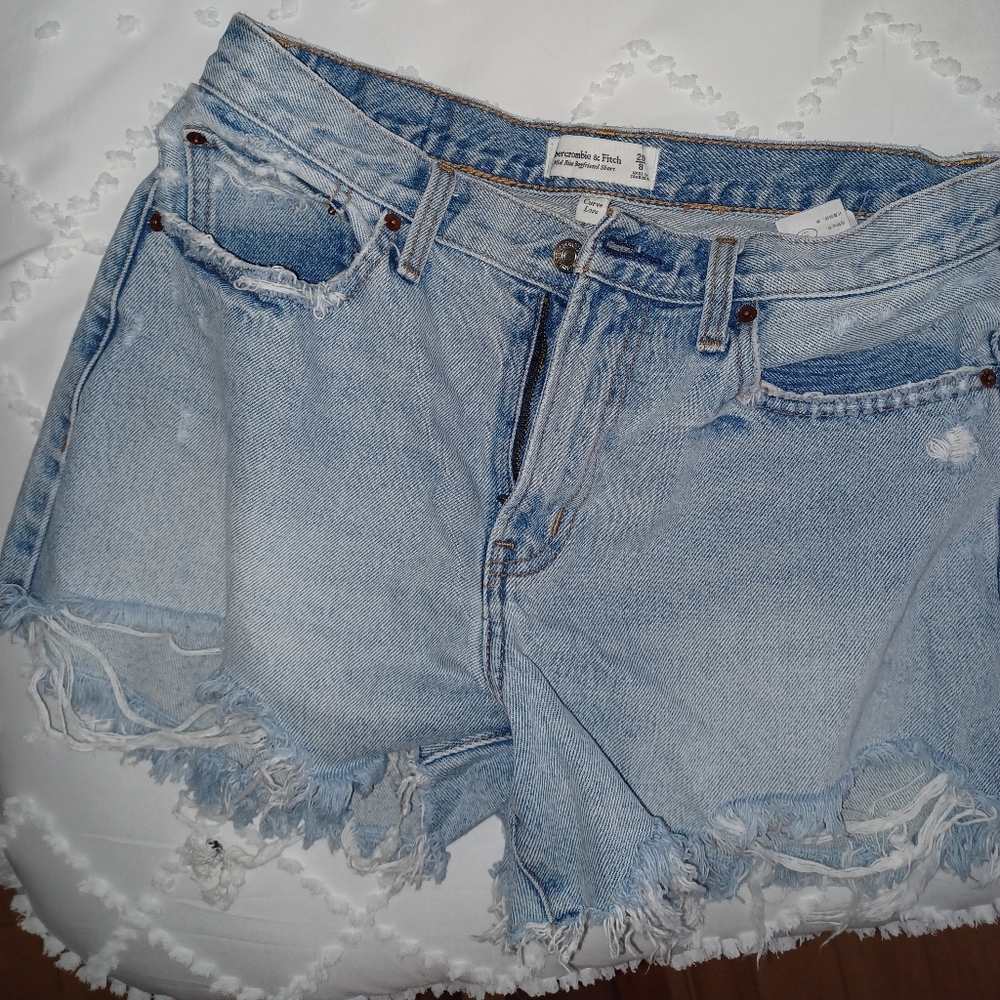 Abercrombie Mid Rise Boyfriend Short